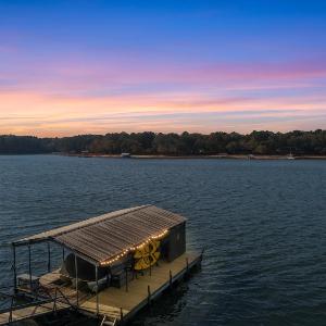 Shelor Cove Retreat with Dock!