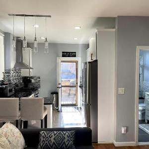 NYC-Bound 3 BR Apt Parking Outdoor Urban Oasis