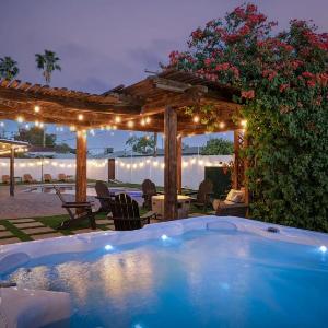 Party at The Palm - Pool Hot Tub Pergola with Fire Pit & Much More