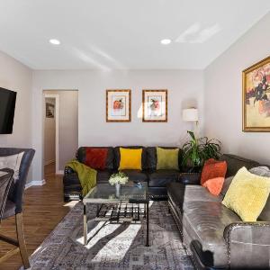 3BR Home 2 Baths Bonus Room Minutes to NYC