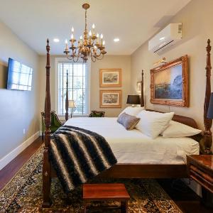 Magnolia Hall - Armstrong Suite - King Suite
