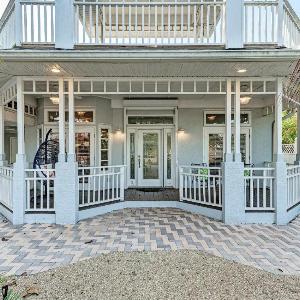Cottage on Lido Key - One block to Beach Pool