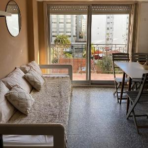 Dto Zona Guemes y Playas un ambiente luminoso con balcon