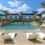 KINGbed resort style pool gym nearTheHeights