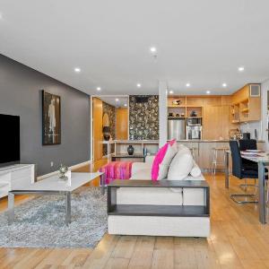 Designer Harbour Stunner with Welcome Rosé