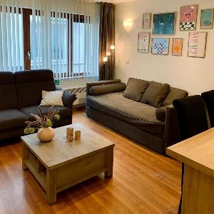 Relaxed coastal stay - steps from beach & center