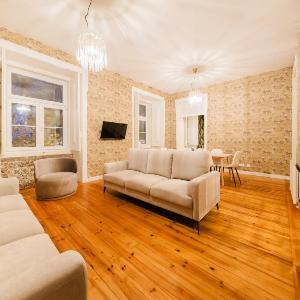 Stylish Central Lisbon 5BR Apartment wAC