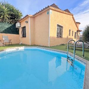 Apart-rent Casa Montgri 0130 con piscina privada