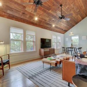 Oak-Shaded House In Bouldin Home