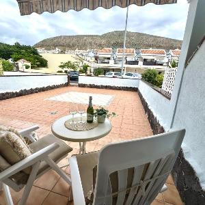 Huge Sunny Terrace & Pool by Deihu Experiences