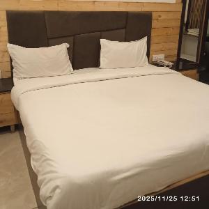 Pine View Luxury Resort With Mountain View & Premium Rooms Mussoorie