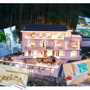 Book NOW & Chat Wake in MountainFree ShuttleAside National Park Combo Stay in Tianmen city center English Speaking Assistant