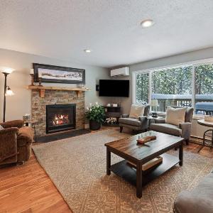 Sunriver Hot Tub Home with SHARC Passes