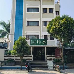 HnM-The Boutique Hotel