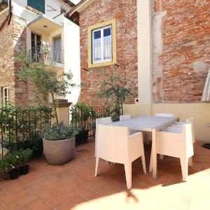 Arcobaleno Apartment in Center Town with Terrace