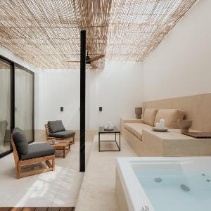 1BR Backyard Jacuzzi Retreat Near Acropolis