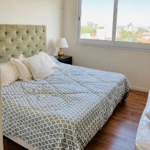 Check and Home - Arenales II - 4 Huespedes con Balcon a la Calle y Cochera