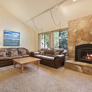 Blue Goose with Hot Tub & SHARC Access