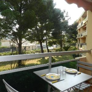 Studio à Bormes-les-Mimosas avec balcon et parking privatif - FR-1-251-886