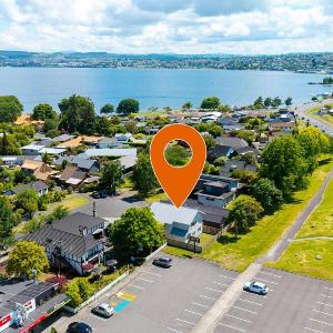 Relax at Rainbow Point - fabulous Taupo holiday home