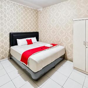 RedDoorz near RS Columbia Asia Aksara Medan