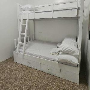 Duck and Drift Hostel - A sleeper Hostel