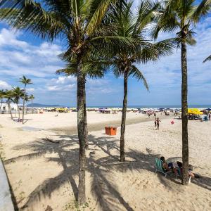 Apto com Ar e 2 Dorm na Vila Mirim perto da Praia