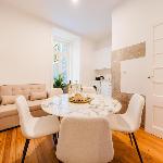 Heart of Lisbon Sleeps 8 Stylish Apt 2 bath 