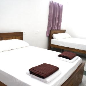 Cozy Homes - Family 1 BHK 2 Queen beds