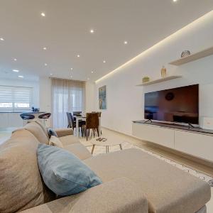 St Julians 3BR Apt Sleeps 6 Central and Stylish