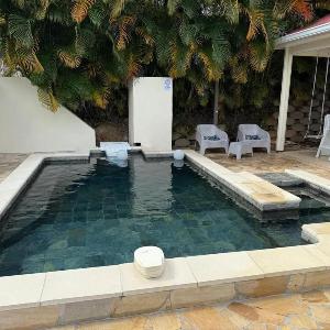 Villa avec piscine privée à Rivière-Salée - 110 m²