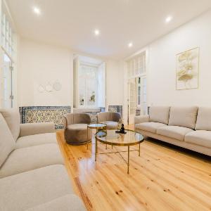 Heart of Lisbon Luxury Stay for 10 wAC