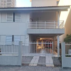 Casa Espaçosa Meia Praia