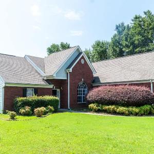 Spacious Vaulted 4BR Family Home Near Mall of GA Sleeps 12