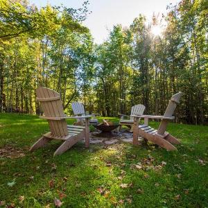 Retro Retreat Charming Home with Hot Tub & Fire Pit
