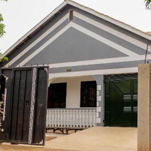 Paradise Pathways Family Home Lweza