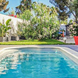 Awesome Home In Six-Fours-Les-Plages