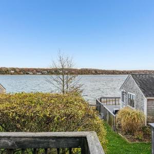 Peaceful Waterfront Cottage Escape