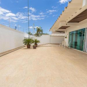 Incrível e Ampla Casa a 200m da Praia da Enseada