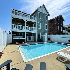 1min to Beach! Heated Pool Included! Ocean ViewsGolf CartElevatorHot Tub