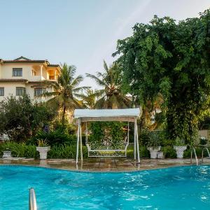 Cosy 1 BR with Swimming Pool & Garden & 25 Mins to Airport - C04