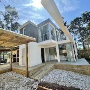 Imponente casa con piscina en corazón de Montoya