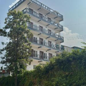 The BoHomes - Peaceful Rooms with Mountain View located in Upper Tapovan