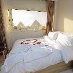First Site OF Pyramids View & Jacuzzi