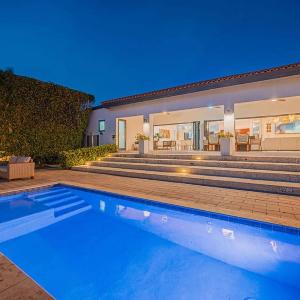 2-min to Beach Spacious and Modern brand new