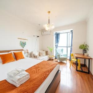 XinNi - Warm Cozy Downtown Studio with Relaxing Lounge Corner