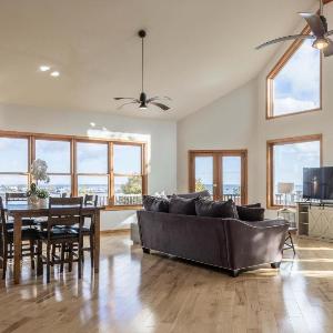 Mackinac Island Cabin Steps to Ferry Sleeps 12