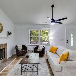 Tranquil Hideaway Home - Pet-friendly