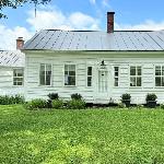 The Carriage House - Historical Farmhouse