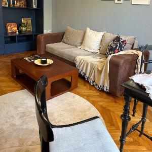 Vintage charm by Republic Square - French balcony